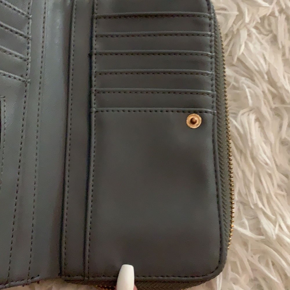 gray wallet - Picture 5 of 12